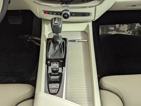 Used 2018 Volvo XC60 T5 Inscription w/ Convenience Package image 17