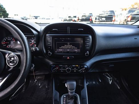 Used 2022 Kia Soul LX image 24