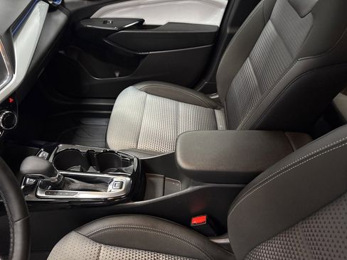 Used 2025 Chevrolet Trax LT w/ Driver Confidence Package image 15