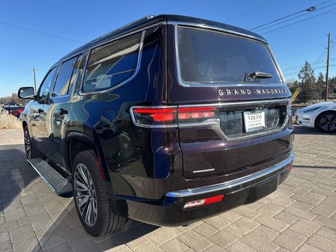 Used 2023 Jeep Grand Wagoneer Series III w/ Rear-Seat Entertainment Group image 4