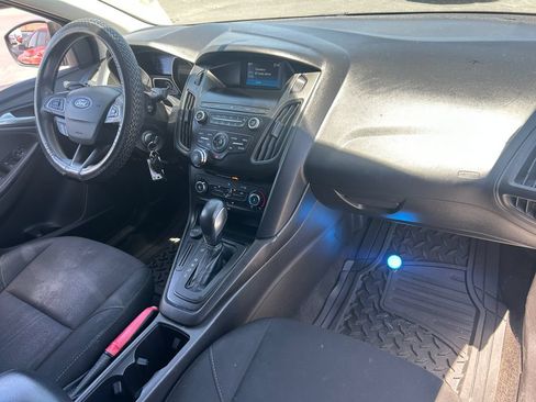Used 2018 Ford Focus SE FWD image 29