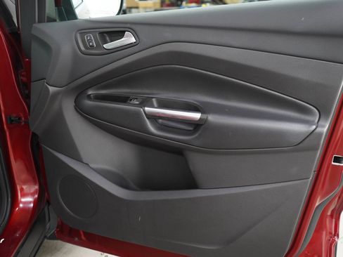 Used 2017 Ford Escape SE w/ SE Leather Comfort Package AWD/4WD image 9