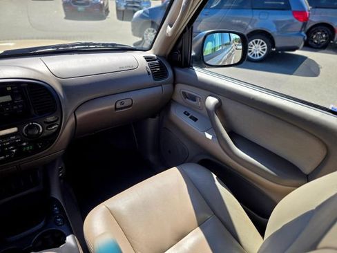 Used 2007 Toyota Sequoia SR5 AWD/4WD image 28