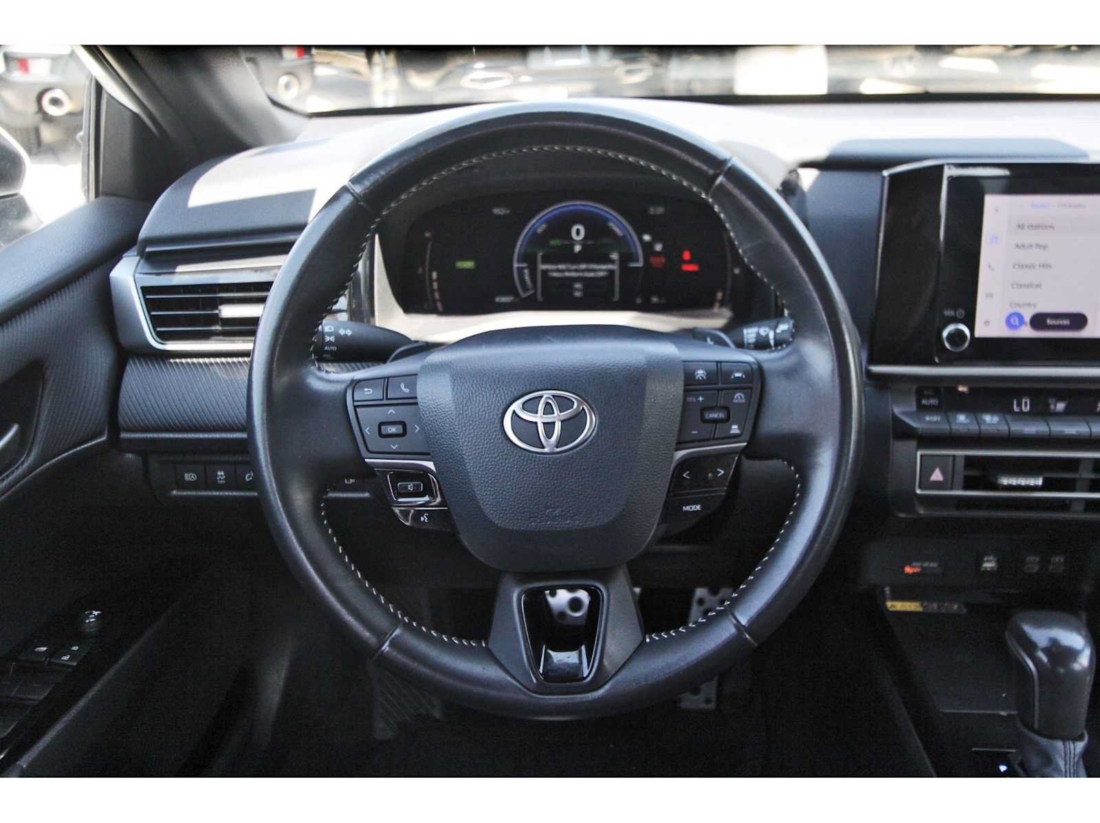 Used 2025 Toyota Camry SE FWD image 13