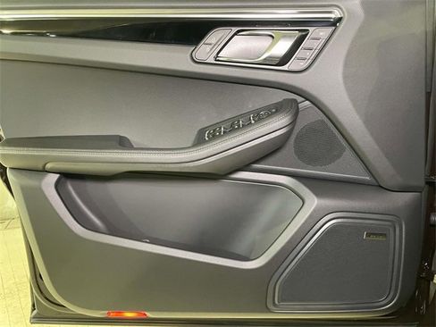 New 2026 Porsche Macan image 34