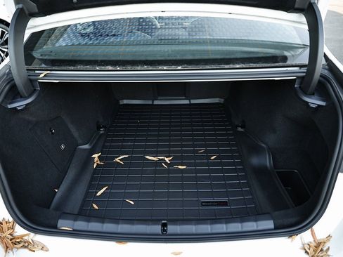 Used 2025 BMW i7 eDrive50 w/ Premium Package image 32