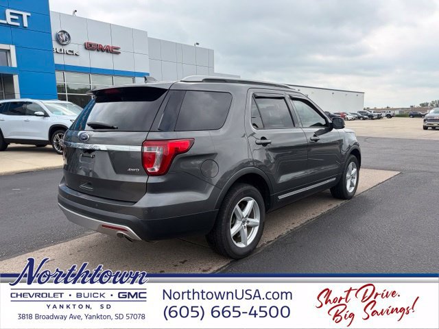 Used 2017 Ford Explorer XLT w/ Equipment Group 202A AWD/4WD image 8