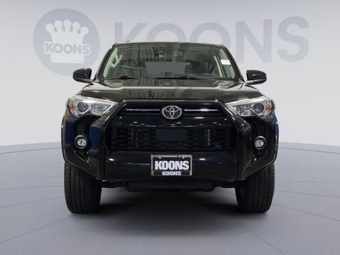 Used 2022 Toyota 4Runner SR5 AWD/4WD image 11