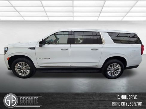 Used 2024 GMC Yukon XL SLT image 2