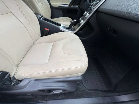 Used 2016 Volvo XC60 T6 w/ Proximity Package AWD/4WD image 10