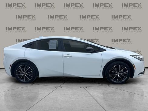Used 2025 Toyota Prius XLE image 6
