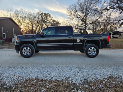 Used 2015 GMC Sierra 2500 Denali w/ Duramax Plus Package image 2
