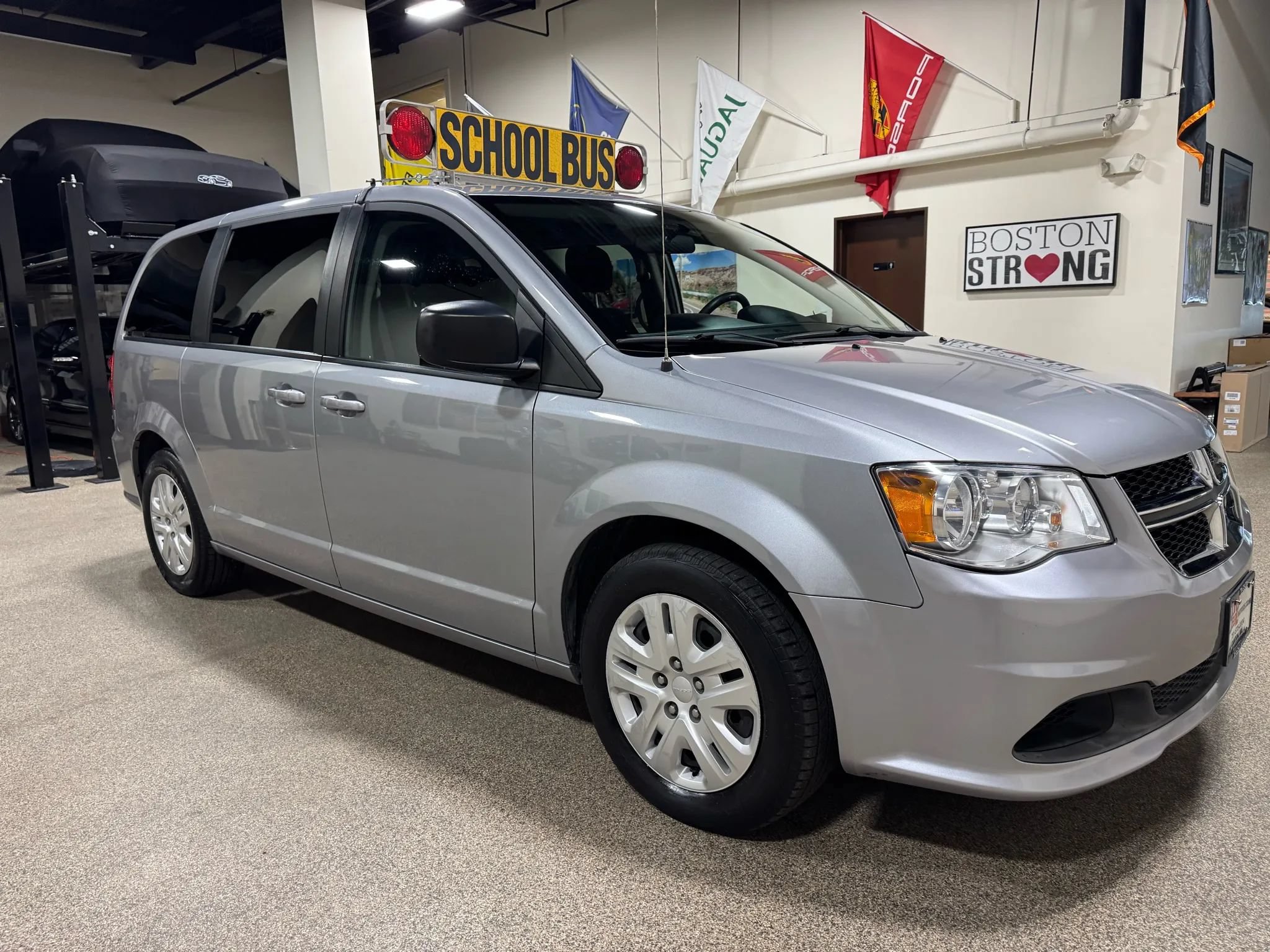 Used 2018 Dodge Grand Caravan SE FWD image 12