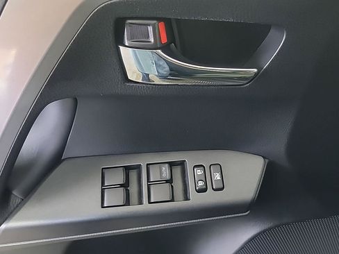 Used 2018 Toyota RAV4 XLE w/ Plus Extra Value Package AWD/4WD image 35