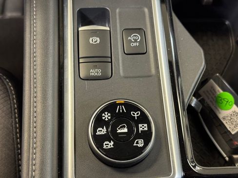 Used 2025 Nissan Pathfinder SL image 35