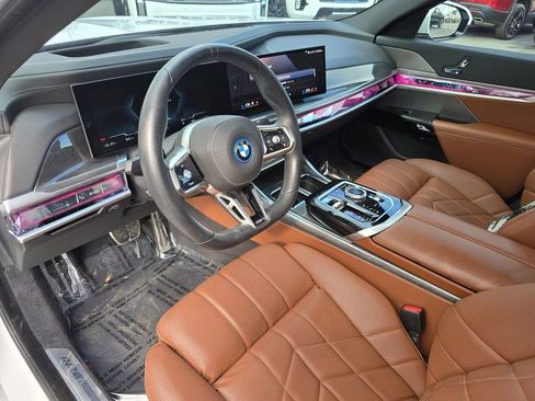 Used 2024 BMW i7 xDrive60 image 11
