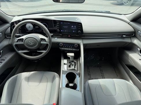 Used 2022 Hyundai Elantra SEL w/ Convenience Package FWD image 22