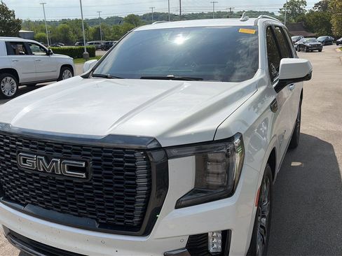 Used 2023 GMC Yukon Denali Ultimate AWD/4WD image 2