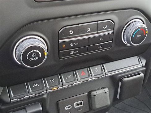 Used 2024 Chevrolet Silverado 1500 Custom image 15