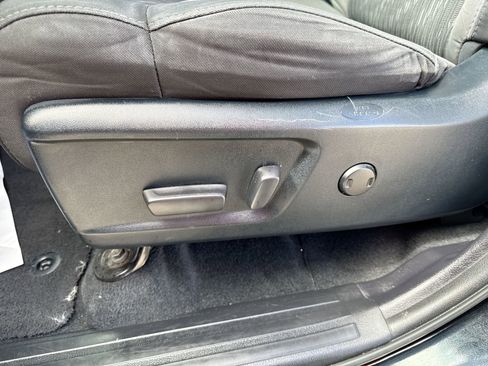 Used 2018 Toyota Tundra SR5 w/ SR5 Upgrade Package image 11