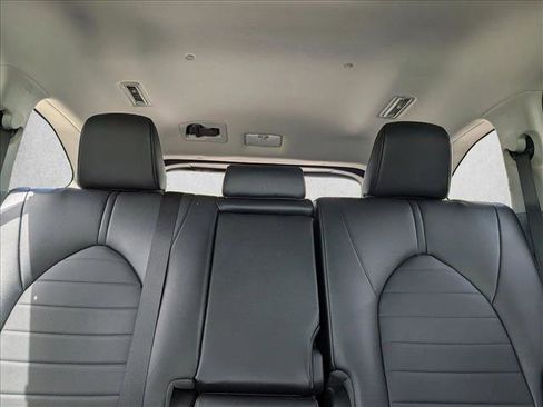 Used 2023 Toyota Highlander XLE image 17