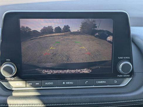 Used 2023 Nissan Rogue S image 19