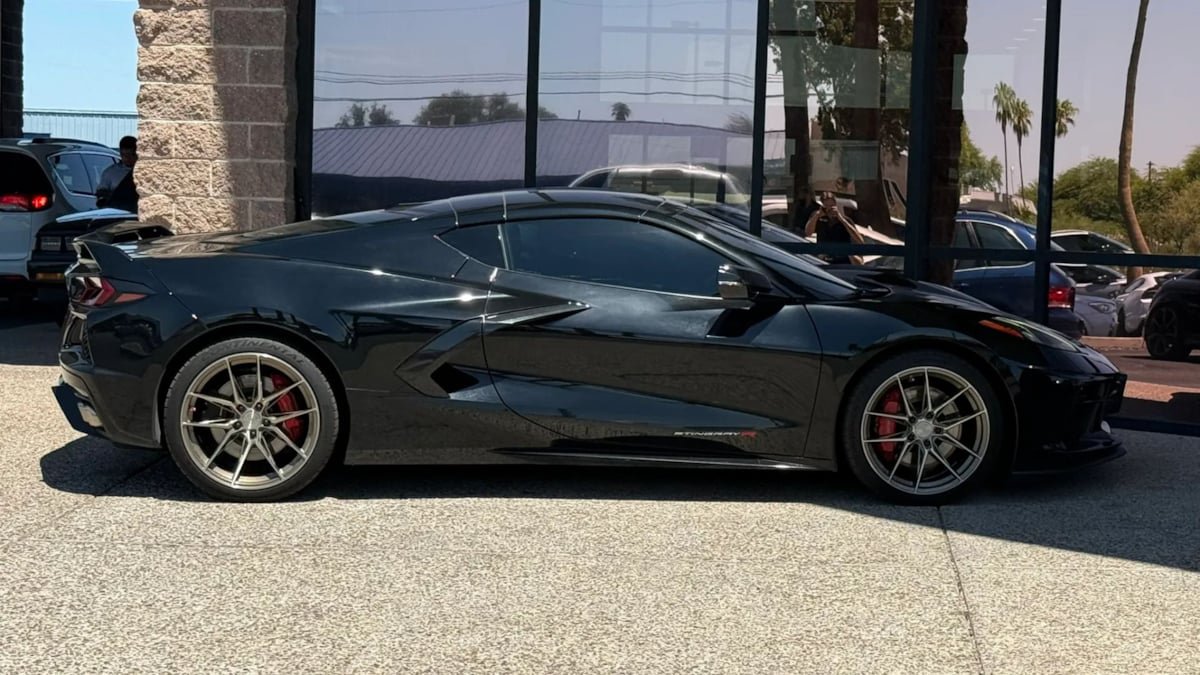 Used 2023 Chevrolet Corvette Stingray Preferred Cpe w/ Z51 Performance Package RWD image 12