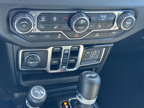 Used 2024 Jeep Wrangler Unlimited w/ Convenience Group image 15