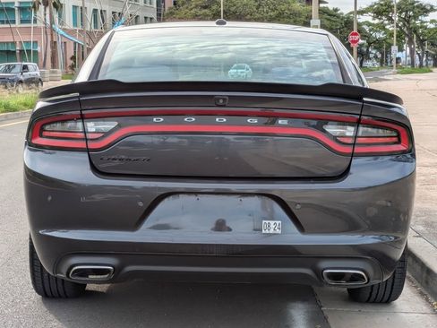 Used 2018 Dodge Charger SXT w/ Blacktop Package image 4