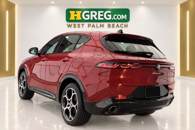 Used 2024 Alfa Romeo Tonale Veloce w/ Premium Interior Package AWD/4WD image 2