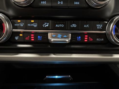 Used 2024 Ford Expedition Max XLT image 7