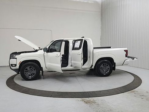 Used 2025 Nissan Frontier SV w/ SV Convenience Package RWD image 12