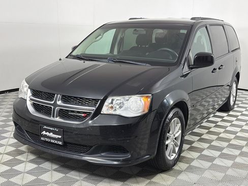 Used 2016 Dodge Grand Caravan SXT image 9