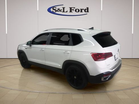 Used 2022 Volkswagen Taos SE w/ Panoramic Sunroof Package image 3