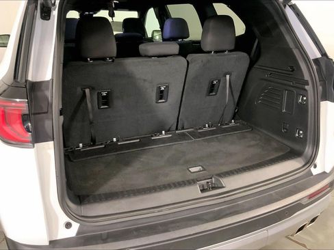 Used 2025 GMC Acadia Elevation FWD image 4