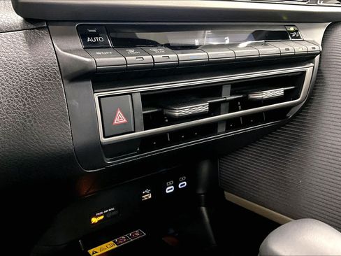 Used 2026 Toyota Camry SE FWD image 34