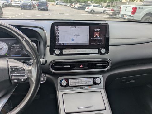 Used 2023 Hyundai Kona Limited FWD image 28