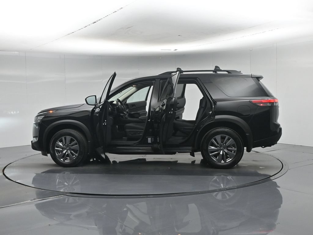 Used 2025 Nissan Pathfinder SV w/ SV Premium Package AWD/4WD image 39