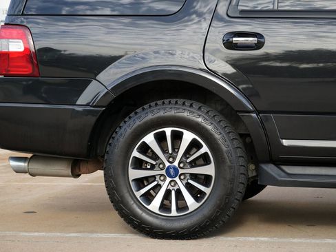 Used 2015 Ford Expedition XLT RWD image 28