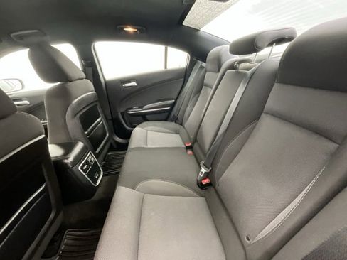 Used 2015 Dodge Charger SE w/ Popular Equipment Group image 6