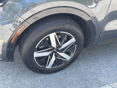 Used 2022 Kia Sorento S w/ Panoramic Sunroof Package image 3