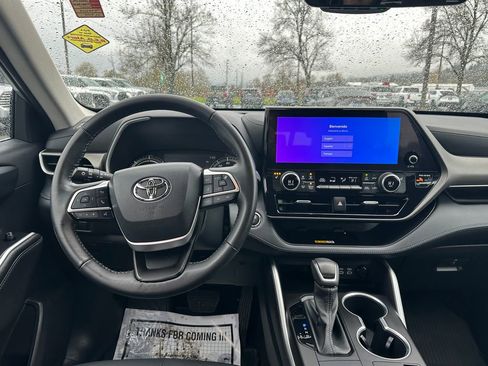 Certified 2023 Toyota Highlander XLE image 17