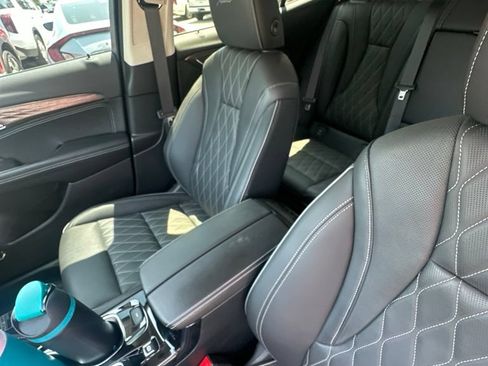 Used 2023 Buick Envision Avenir AWD/4WD image 2