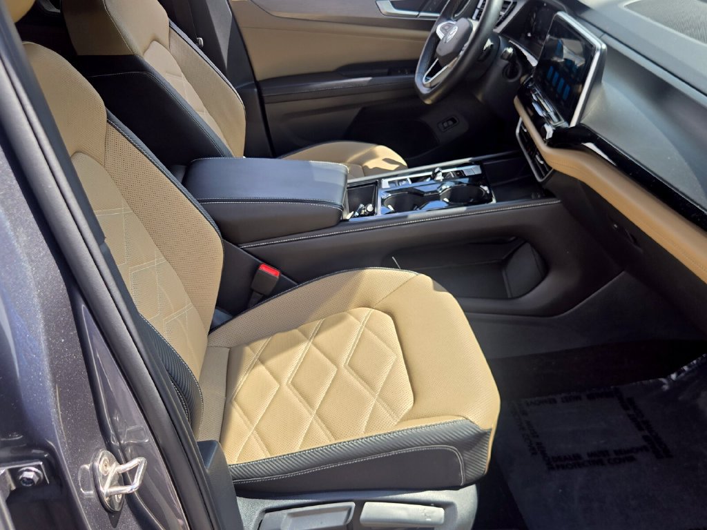 Certified 2024 Volkswagen Atlas Cross Sport SE FWD image 18