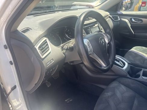 Used 2015 Nissan Rogue SV w/ SV Premium Package FWD image 17