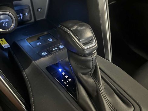 Used 2021 Toyota Venza LE AWD/4WD image 42