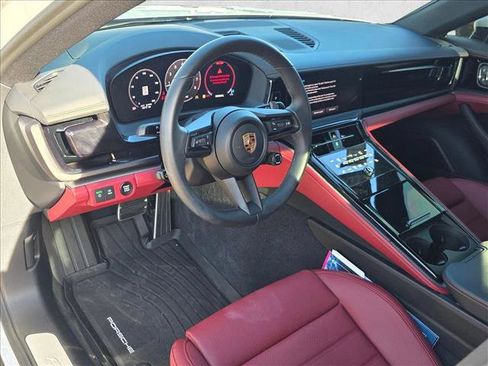 Used 2024 Porsche Panamera image 10