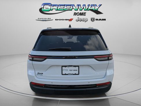 Used 2023 Jeep Grand Cherokee Altitude image 5