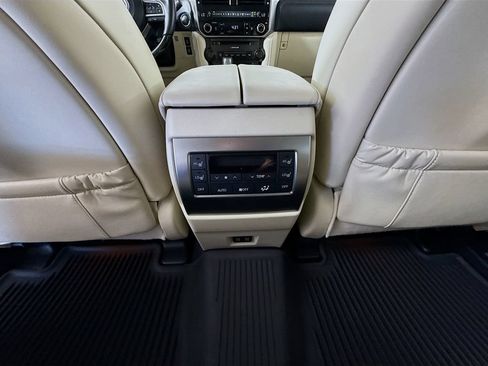 Certified 2022 Lexus GX 460 Luxury w/ Off Road Package AWD/4WD image 26