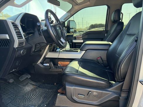 Used 2017 Ford F250 Lariat w/ Chrome Package image 7